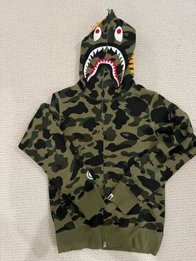 Authentic BAPE 1 st Camo Shark Full Zip Hoodie in Green. Mens Medium